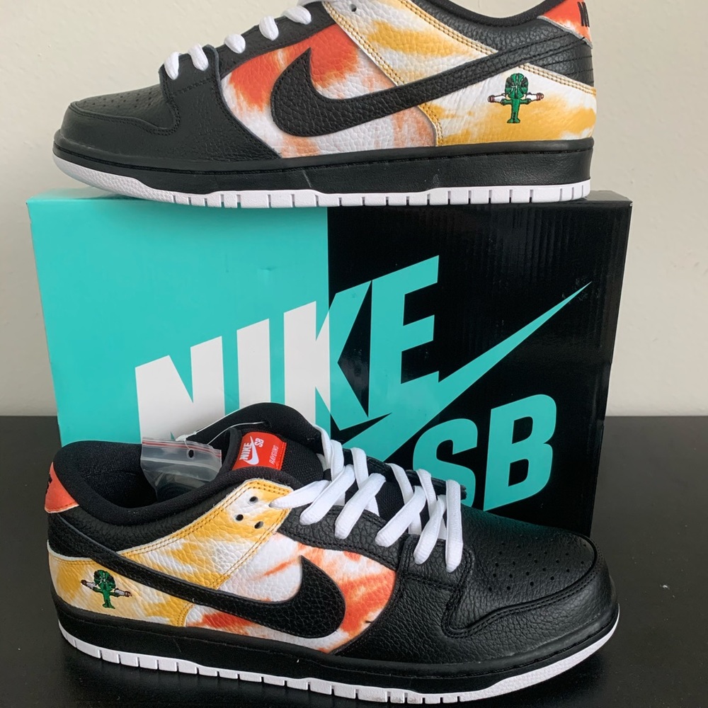 Nike SB Dunk Low Pro - Roswell Rayguns - Picture 2 of 5